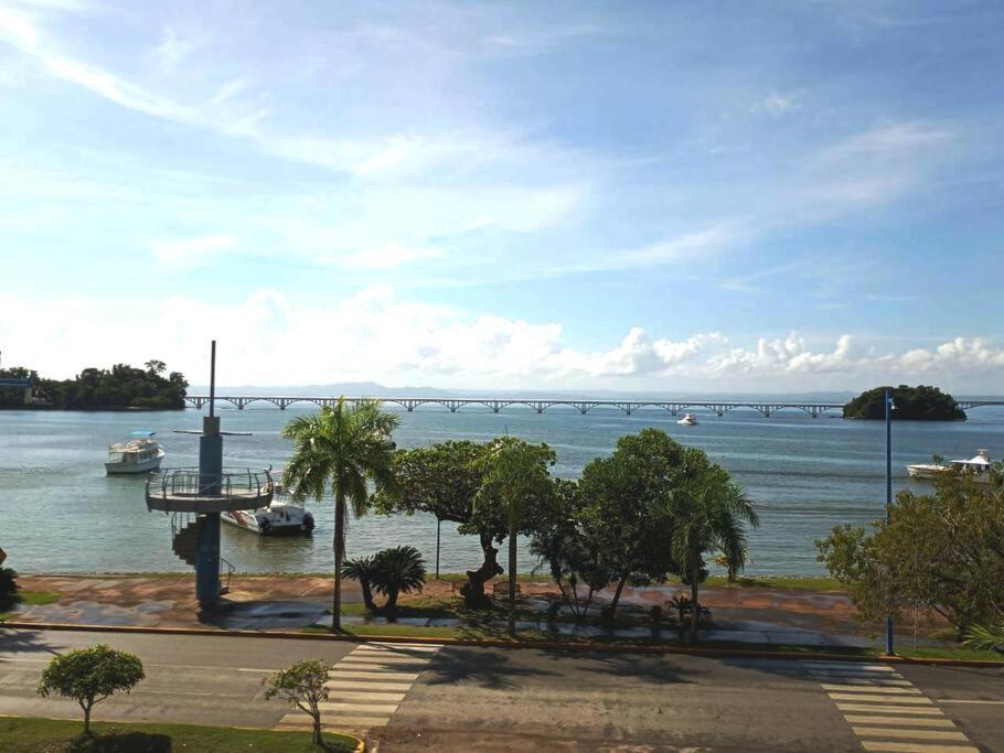 Indy'S Best Bay Frontview In Samana. Luaran gambar