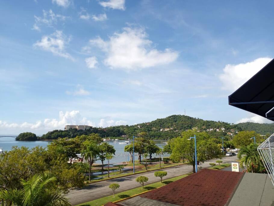 Indy'S Best Bay Frontview In Samana. Luaran gambar