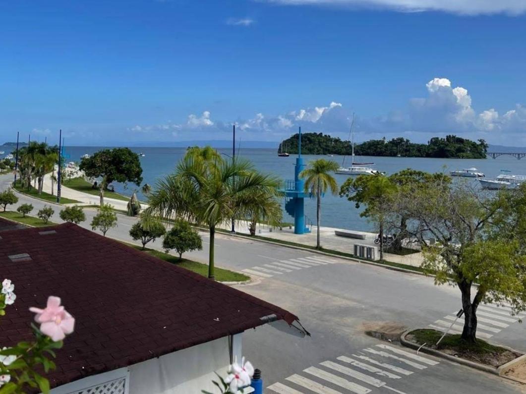 Indy'S Best Bay Frontview In Samana. Luaran gambar